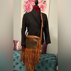 Elevate your style with Fringe and Louis. A messenger bag to last a lifetime.